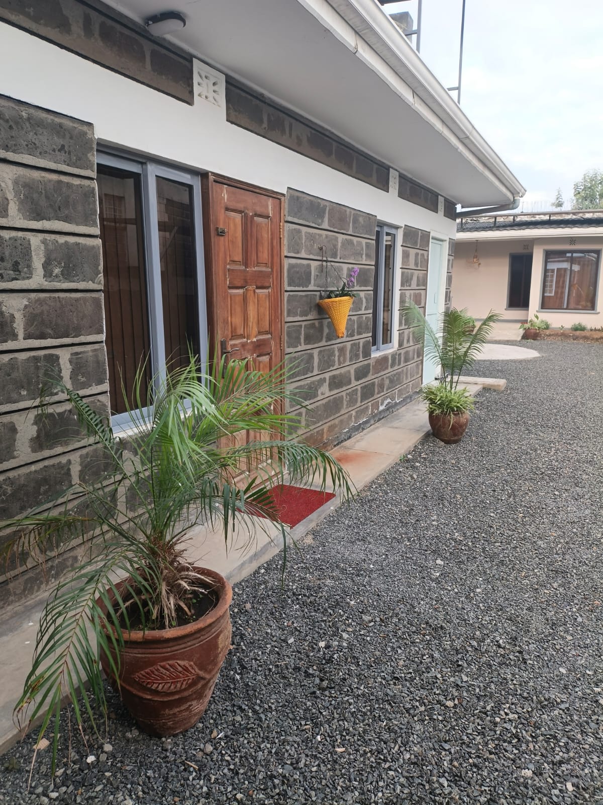 Stone units and gravel courtyard